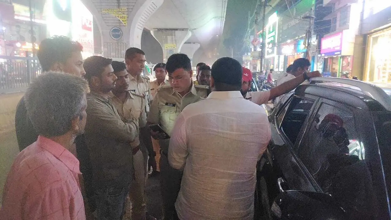 Patna News : ठेकेदार की कार का शीशा तोड़ कर उड़ाये 12 लाख रुपये