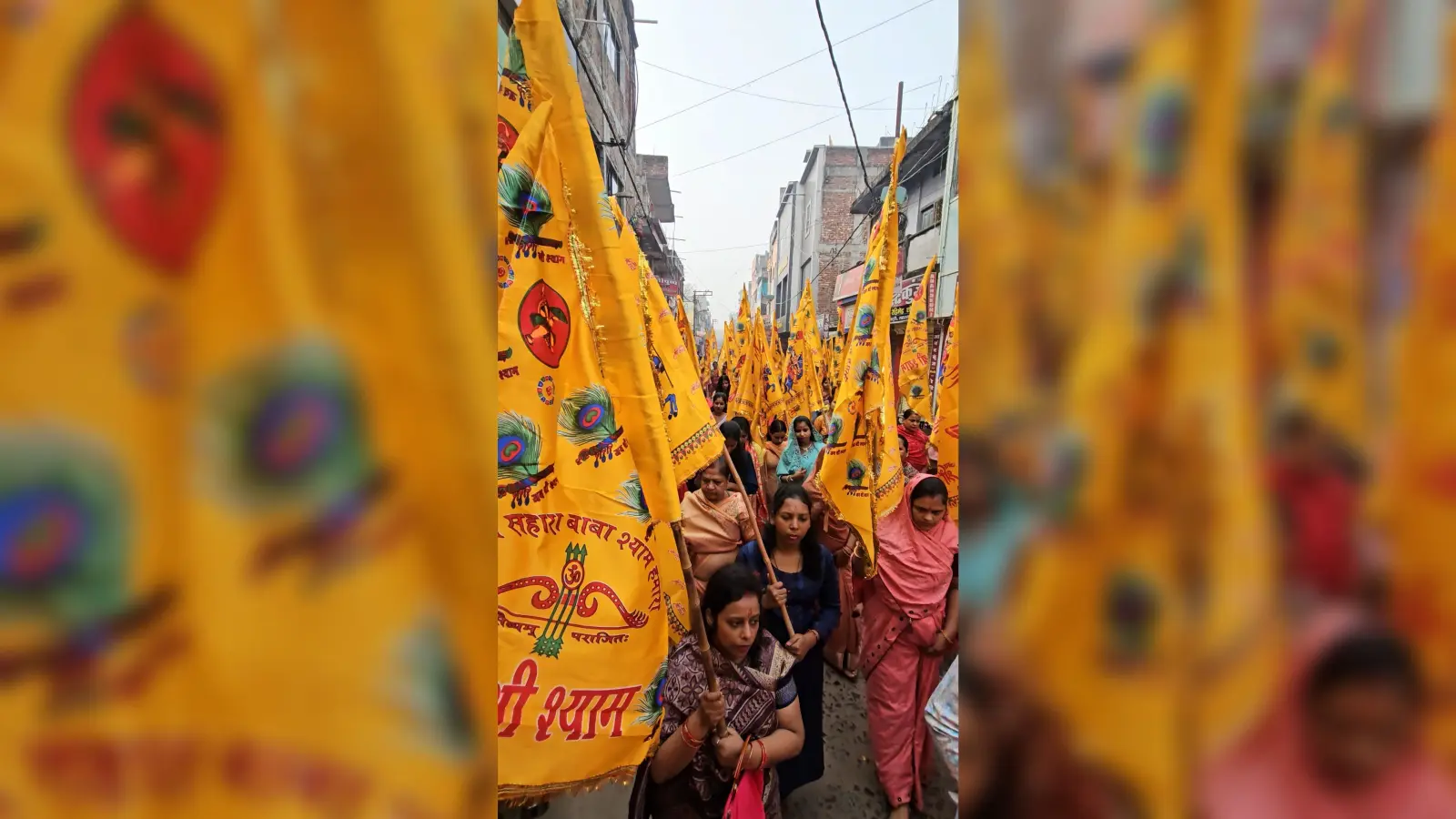 श्याम प्रेमियों ने नाचते गाते 151 निशान बाबा को किया समर्पित