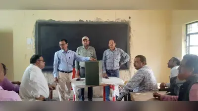 पैक्स निर्वाचन हेतु मतदान दल के पदाधिकारियों को दिया जा रहा प्रशिक्षण
