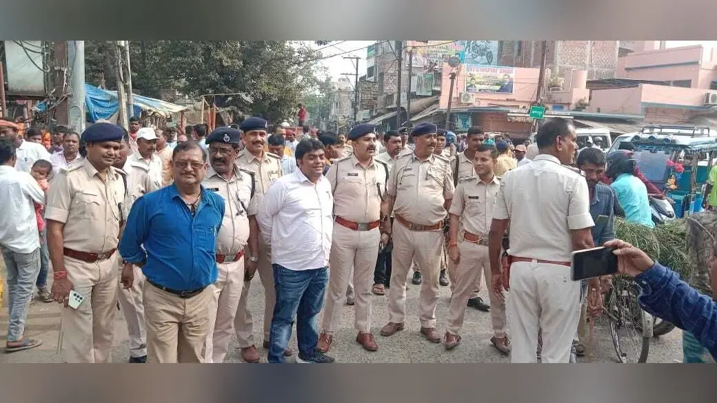 अमरपुर शहर में अतिक्रमणकारियों पर चला प्रशासन का बुलडोजर, हड़कंप