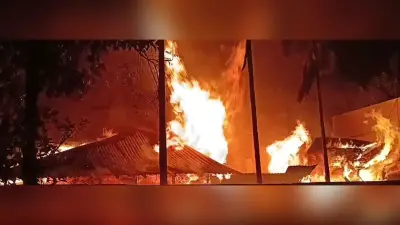 निजी स्कूल में सुबह चार बजे लगी आग, 15 लाख की क्षति