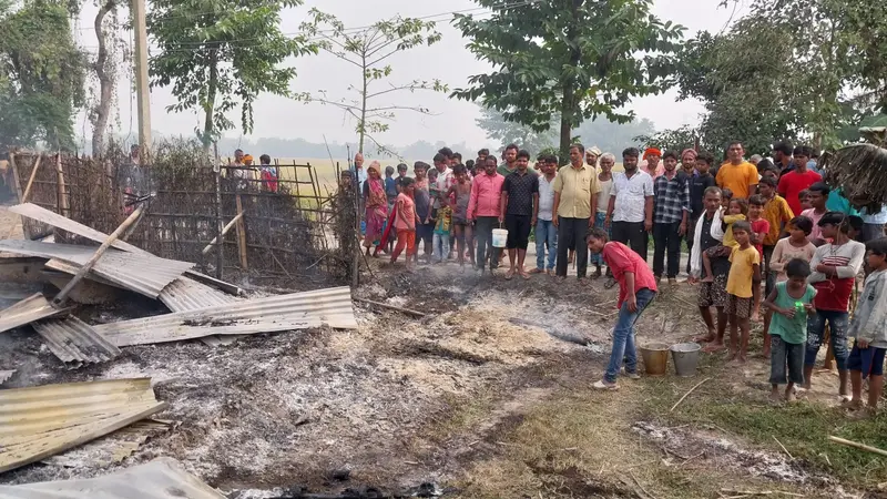 आग से चार घर जले, लाखों का नुकसान