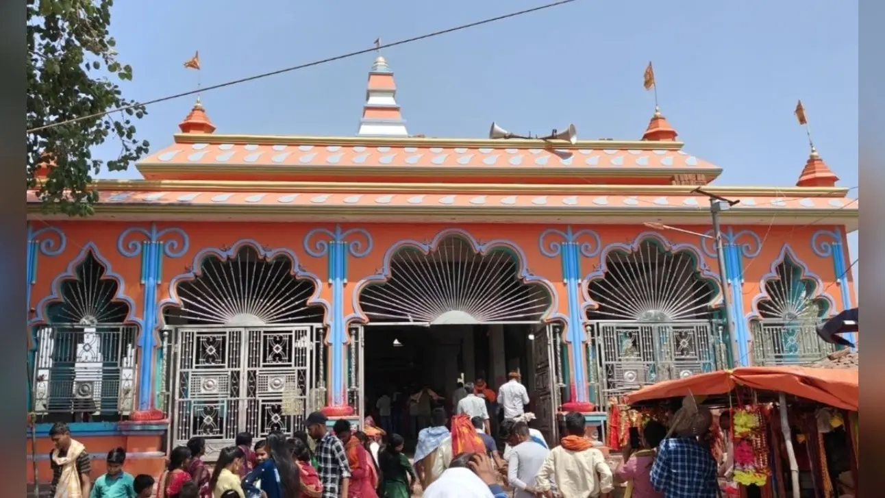 बाबा झुमराज मंदिर के ऊपर 81 फीट ऊंचे गुंबद बनवाने का सुझाव