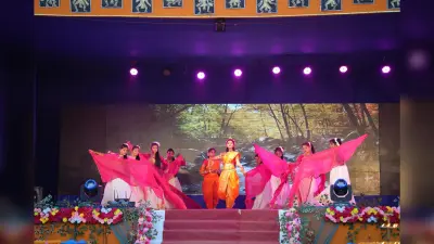 स्कूल के स्थापना दिवस पर बच्चों ने दीं रंगारंग प्रस्तुतियां