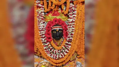 Gopalganj News : कल धरती पर उतरेगा देवलोक, मां सिंहासनी के दरबार में जलेंगे 51 हजार से ज्यादा दीये