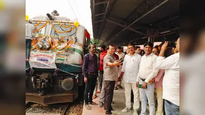 Madhubani News. सात साल बाद झंझारपुर – लौकहा रेलखंड पर चली ट्रेन
