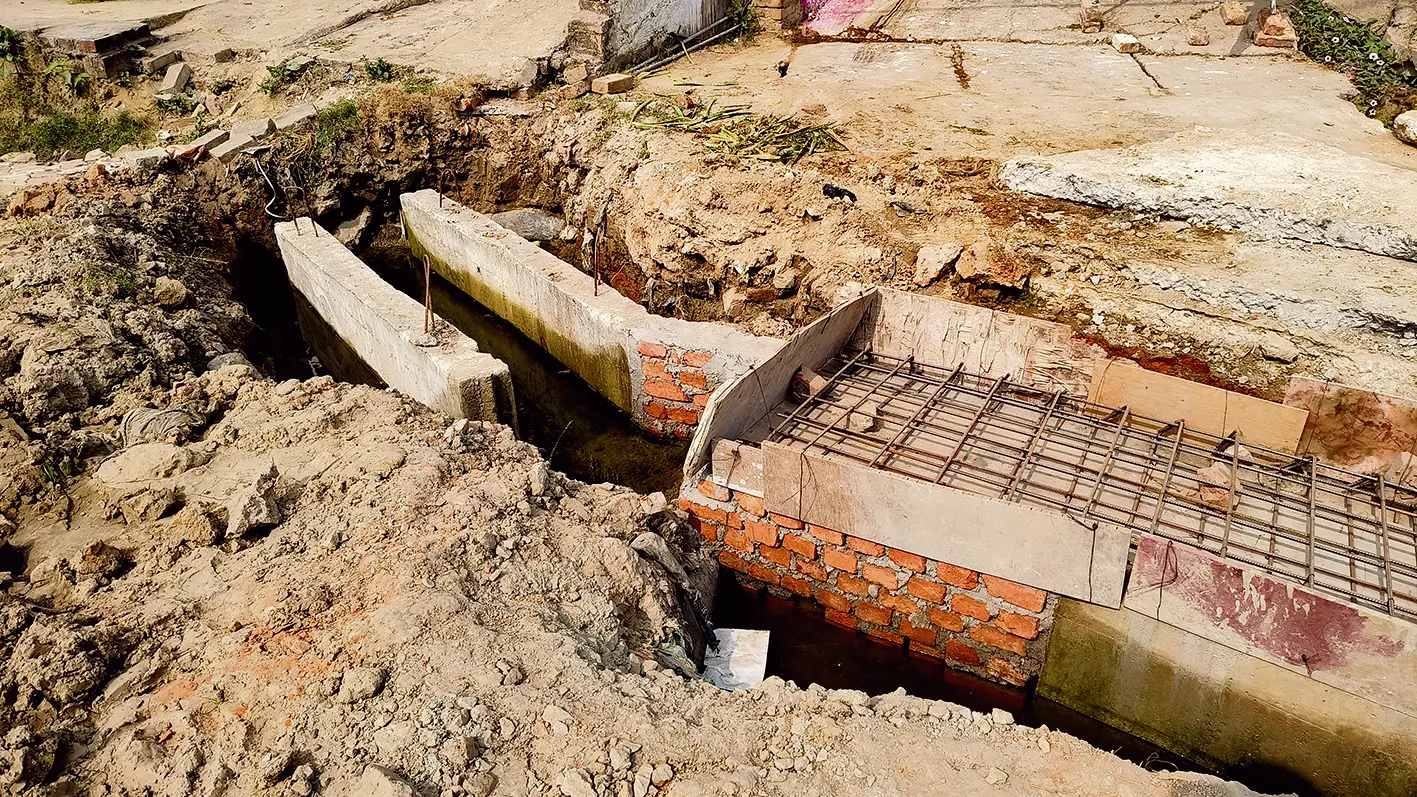14 करोड़ की लागत से बने जेल पइन रोड के नाला निर्माण कार्य अधूरा, लोगों की बढ़ी परेशानी