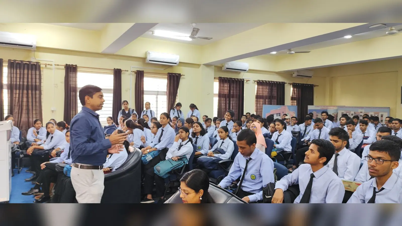 इंजीनियरिंग व पॉलिटेक्निक के छात्रों को डीआरसीसी ने किया जागरूक