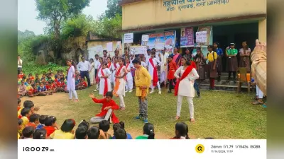 स्कूली बच्चों ने बाल दिवस पर निकाली मतदाता जागरुकता रैली