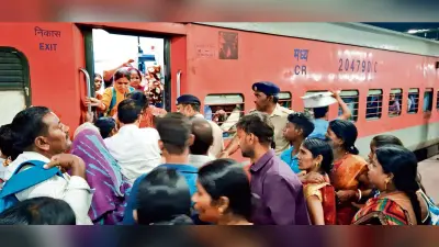 Chhapra News : स्पेशल समेत महत्वपूर्ण ट्रेनें देरी से चली, यात्रियों को हुई परेशानी