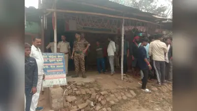 नवजात की मौत से आक्रोशित लोगों ने डॉक्टर व कंपाउंडर को पीटा