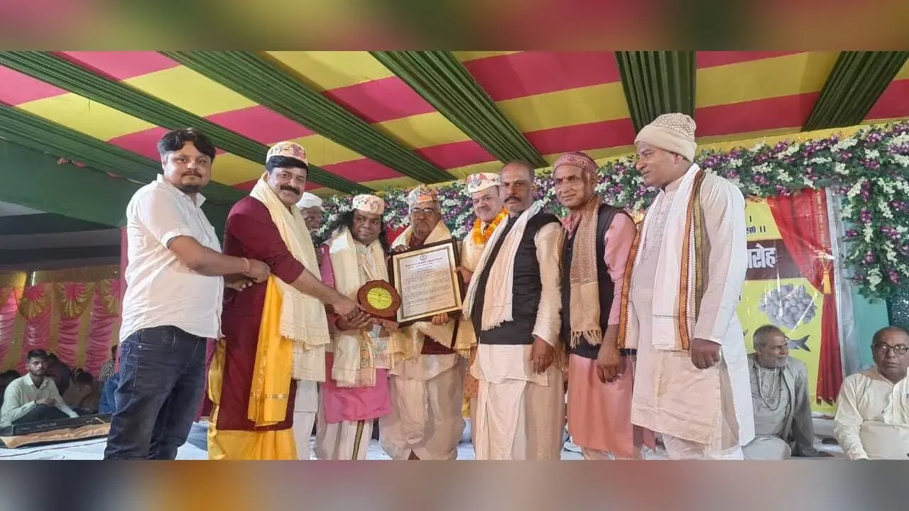 Madhubani News़ मिथिला विभूति स्मृति पर्व समारोह के पहले दिन मिथिला की संस्कृति पर चर्चा