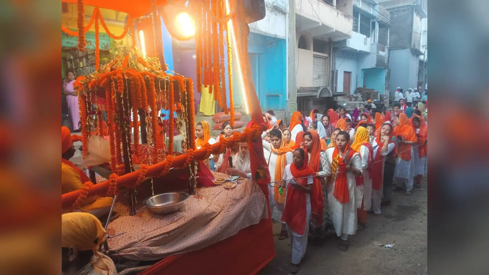 Giridih News: गुरु नानक जयंती के अवसर पर सरिया में निकली भव्य शोभा यात्रा