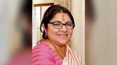 मृत जूनियर डॉक्टर के माता-पिता से मिलीं लॉकेट