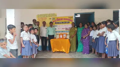 शैक्षणिक संस्थानों में गुरु नानक देव व बिरसा मुंडा की मनायी जयंती