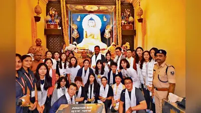 Gaya News : चीन की खिलाड़ियों ने महाबोधि मंदिर में की पूजा-अर्चना