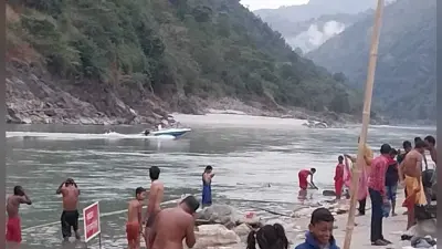 कोसी संगम में स्नान करने के लिए उमड़ा भक्तों का सैलाब