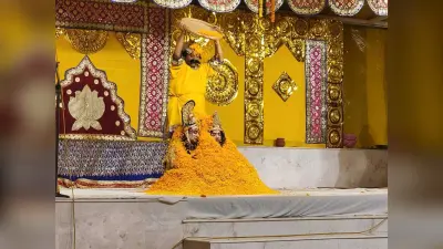 रिखियापीठ में रासलीला का समापन, लठमार व फूलों की खेली होली
