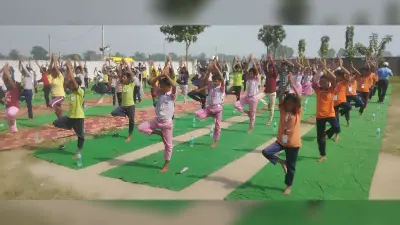 स्कूली बच्चों ने किया प्राणायाम का अभ्यास