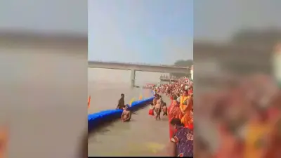 बिहार उत्तर प्रदेश बांसी धाम पर श्रद्धालुओं ने लगाई आस्था की डुबकी, किया दान पुण्य