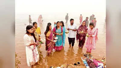 Rourkela News: कार्तिक पूर्णिमा : घाटों पर उमड़ा जनसैलाब, नौका प्रवाहित कर पूजा-पाठ किया
