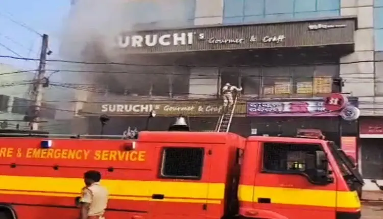 Rourkela News: सुरुचि बाजार में लगी भीषण आग, लाखों का सामान जलकर खाक