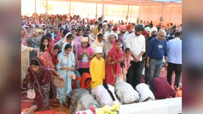 dhanbadnews: गुरुनानक देव जी के प्रकाशोत्सव पर श्रद्धालुओं ने मत्था टेका