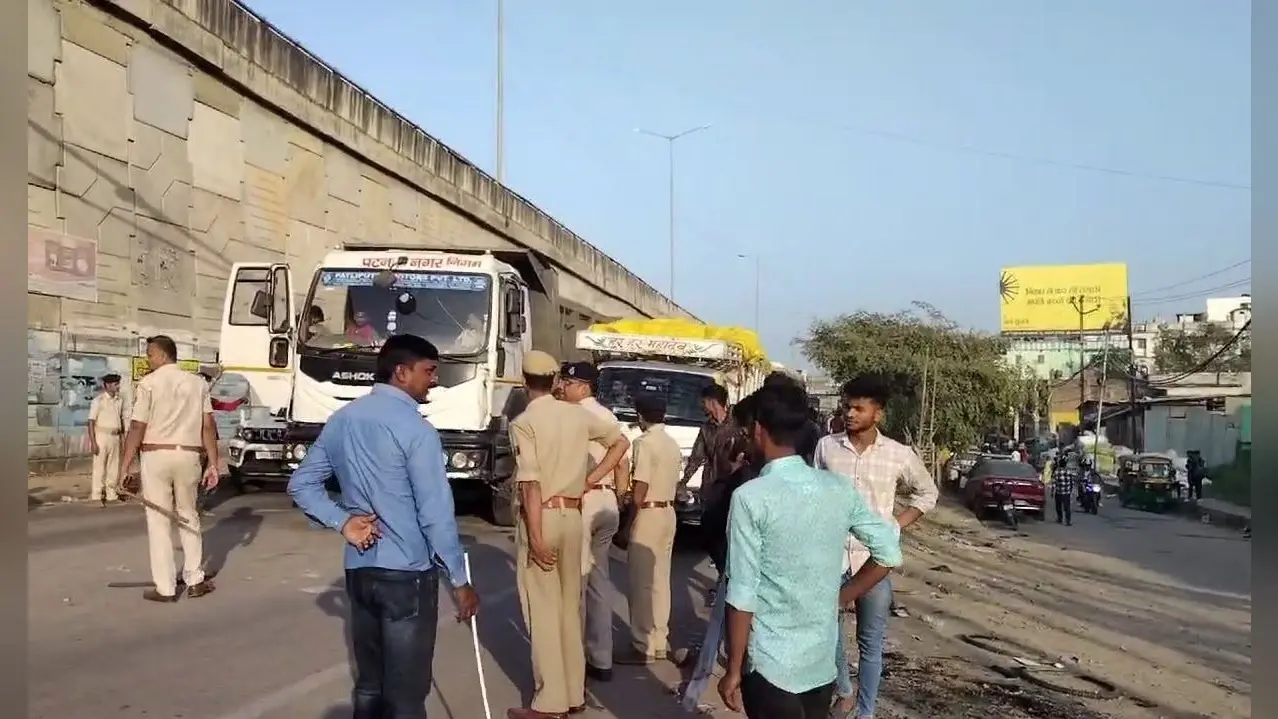 Patna News : नगर निगम के डंफर ने ऑटो में मारी टक्कर, बच्ची का पैर फ्रैक्चर