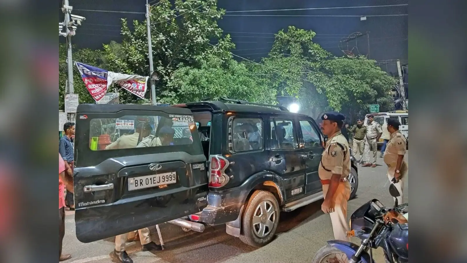Patna News : चेकिंग के दौरान स्कूटी की डिक्की से 18 लाख बरामद