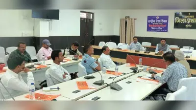 पत्रकारिता समाज में चेतना जगाने का सशक्त माध्यम : डीएम