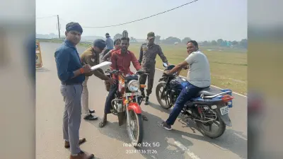दुपहिया वाहन चालकों को हेलमेट पहने की दी हिदायत