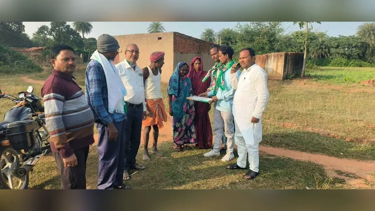 कांग्रेस ने महागठबंधन प्रत्याशी के समर्थन में किया जनसंपर्क