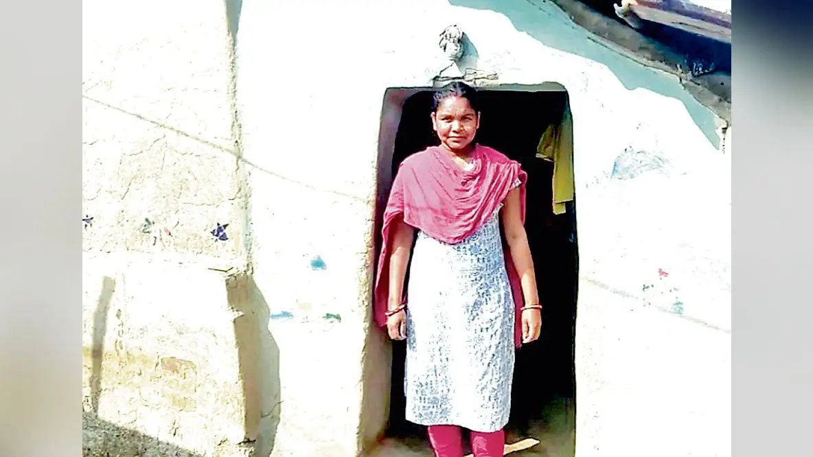 खुद कच्चे घर में रहती हैं प्रधान, पर दूसरों को दिला रहीं पक्का मकान