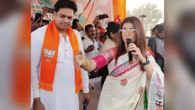 भोजपुरी स्टार अक्षरा सिंह ने भाजपा प्रत्याशी के पक्ष में किया रोड शो
