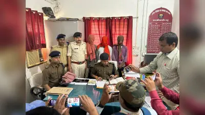 चोरी के सामानों के साथ दो चोर व जेवर खरीदने वाला दुकानदार गिरफ्तार