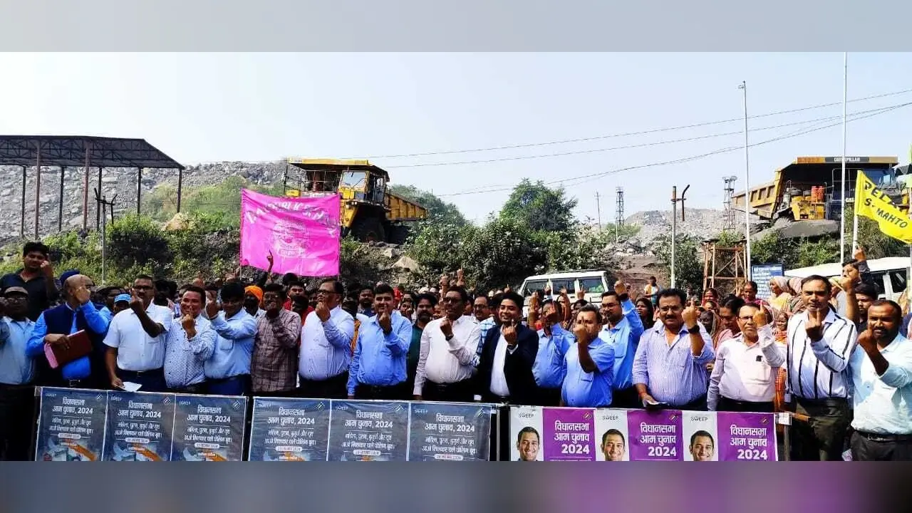 BOKARO NEWS : मानव शृंखला बना कर किया मतदान के लिए प्रेरित