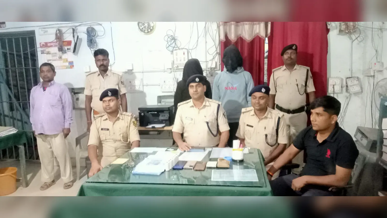 79 हजार लूट की कहानी निकली झूठी, फील्ड ऑफिसर व मैनेजर गिरफ्तार