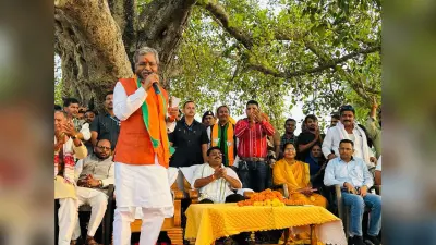 Ranchi news : निरंजन राय से उनके गांव जाकर मिले बाबूलाल, साथ में की सभा