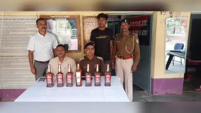 वर्धमान-झाझा पैसेंजर से अवैध शराब के साथ युवक गिरफ्तार