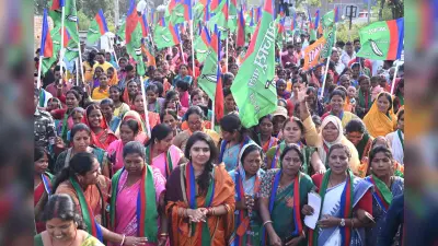 Ranchi News : झामुमो-कांग्रेस ने राज्य को पिछड़ा बना दिया : नेहा महतो