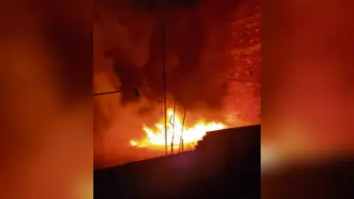 Gaya News : रेडिमेड गोदाम व ट्रांसपोर्ट में लगी भीषण आग, दो करोड़ से अधिक का नुकसान