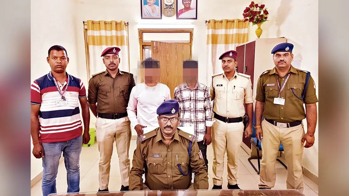 Gaya News : वंदे भारत एक्सप्रेस पर पत्थरबाजी करने के मामले में दो युवक गिरफ्तार