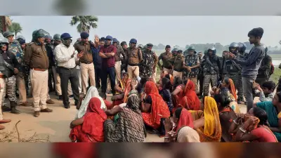 जमीन अधिग्रहण के खिलाफ सड़क पर उतरे ग्रामीण