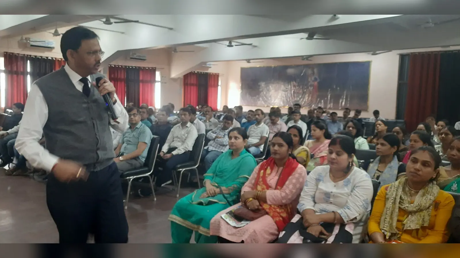 Bokaro News : बच्चों के साथ ज्यादा से ज्यादा इंटरेक्शन रखें : सूरज शर्मा