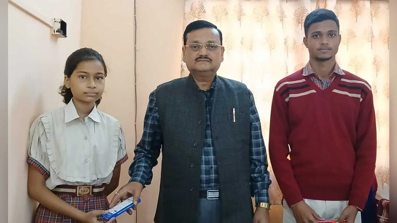 डीएवी के दो छात्र राज्य स्तरीय चित्रांकन प्रतियोगिता के लिए चयनित