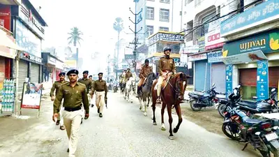 hajipur news. घोड़े पर सवार होकर एसपी ने की शहर में गश्ती