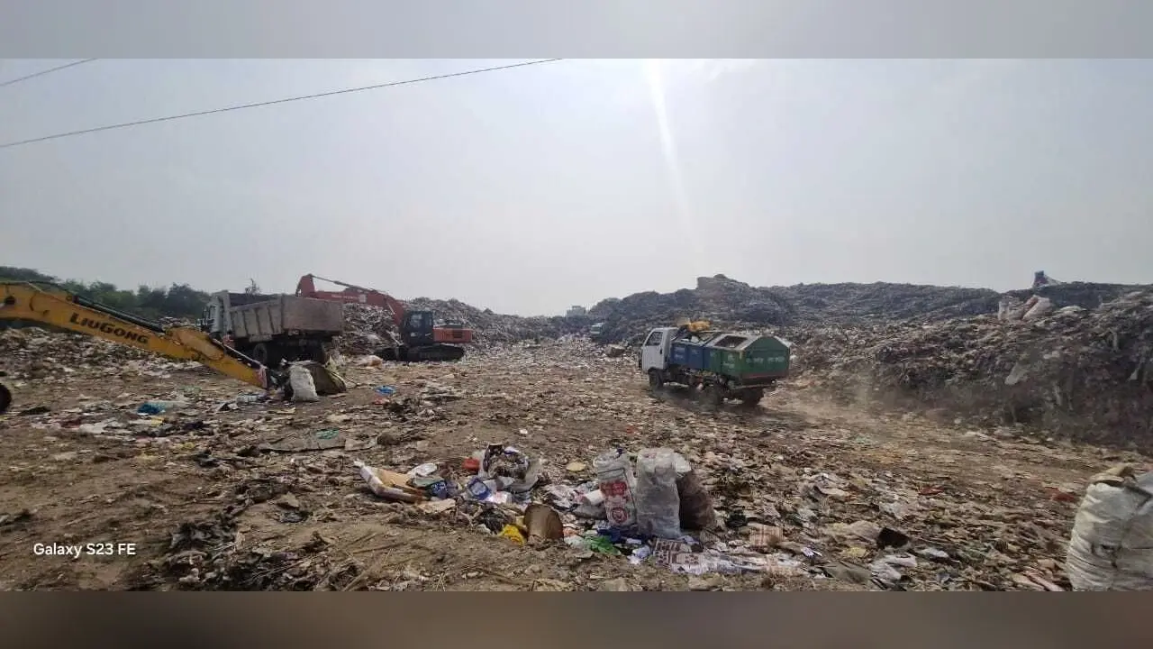 डेड लाइन पार, एजेंसी नहीं हटा सकी सोनारी मरीन ड्राइव से कचरा