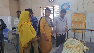 सड़क हादसे में चार लोग घायल, दो धनबाद रेफर