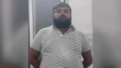 Jamshedpur News : टाटानगर आरपीएफ ने कदमा से टिकट दलाल को पकड़ा, हजारों का टिकट बरामद