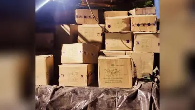 Hajipur News : पातेपुर में पिकअप वैन पर लोड आठ लाख की शराब बरामद